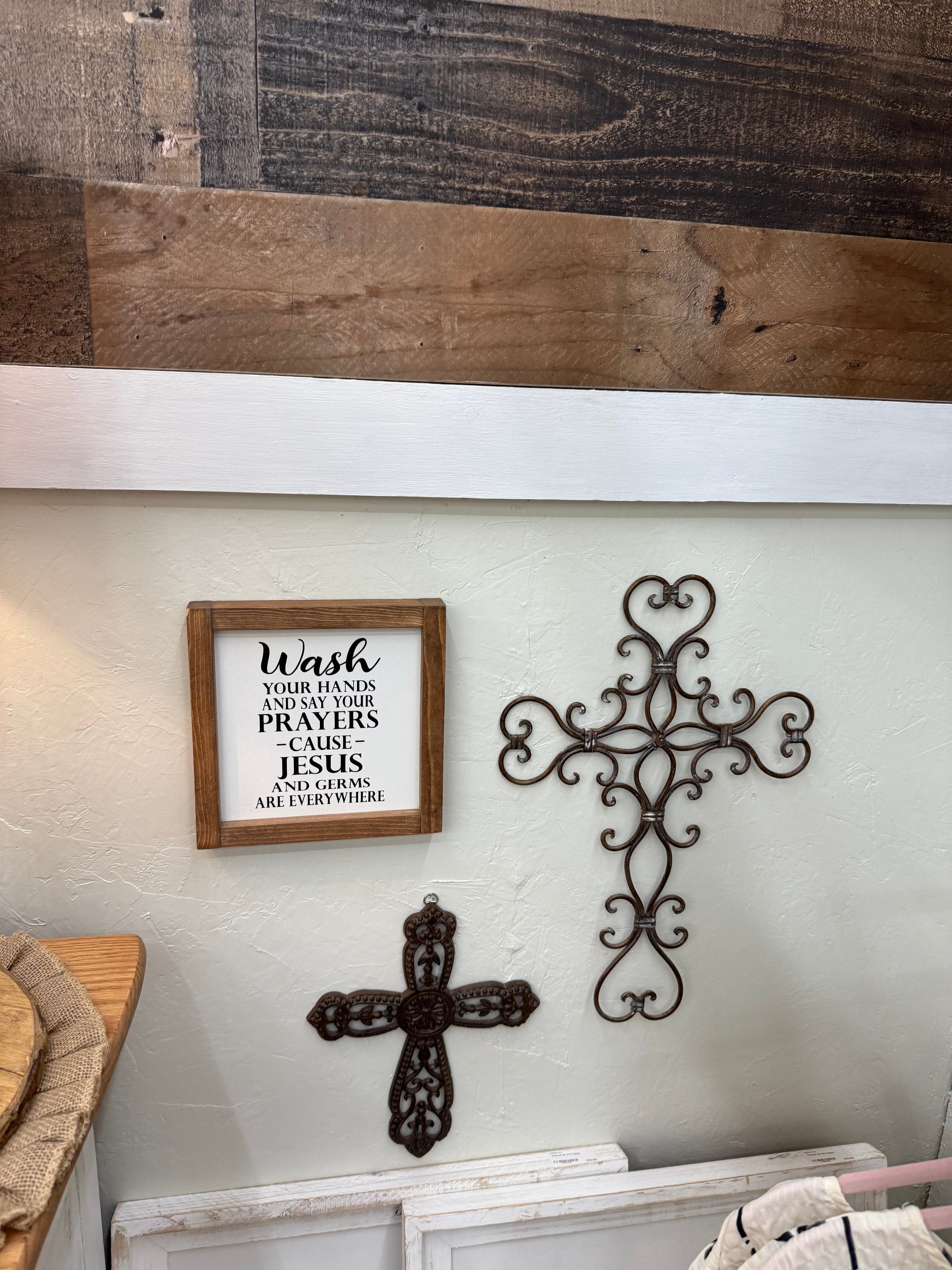 Rustic Decorative Metal Crosses – Faith-Inspired Wall Décor